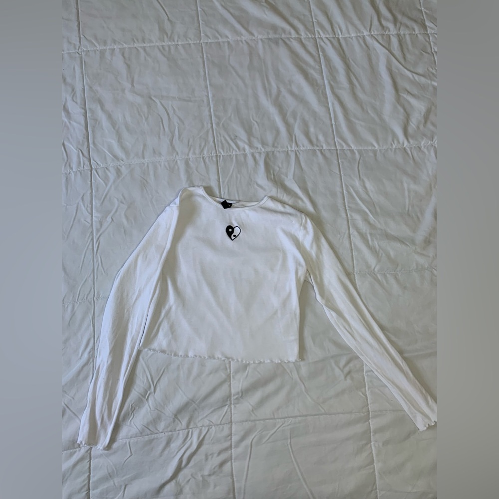 White ying yang heart long sleeve crop top